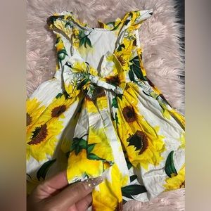 Princess dress
for girls, with sunflower design size 2